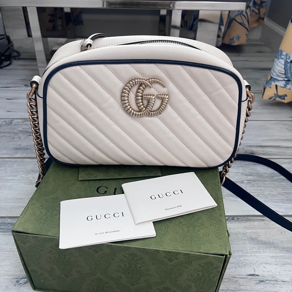 Gucci like new cream and Navy